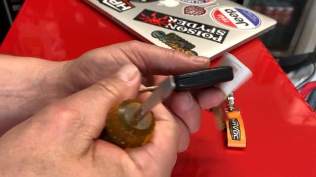 2016 Jeep Wrangler JKU Key Fob Battery Replacement смотреть онлайн