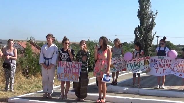 Школьники Александровской школы:" Оставите нам нашего директора" смотреть онлайн