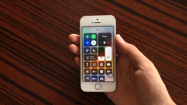 iOS 11.2 beta 3 on the iPhone SE смотреть онлайн