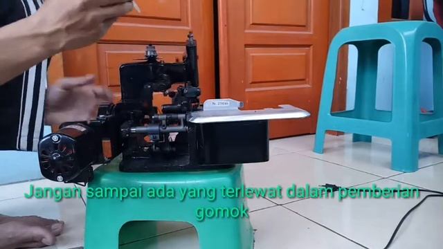 Cara Service dan Ganti Pisau Pada Mesin Obras Singer 81A1 смотреть онлайн