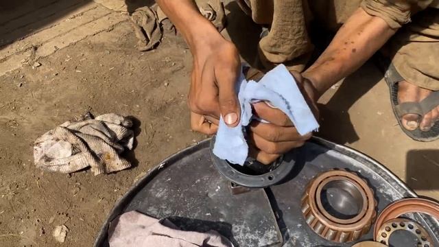 How to Clean Wheel Hub Greasing Of BEARINGS|| смотреть онлайн