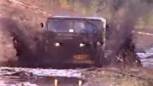 Playing around in a 1966 Kaiser Jeep. смотреть онлайн