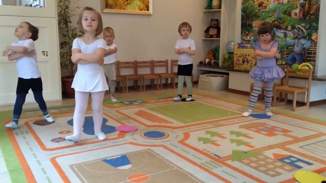 У НАС НА РАЙОНЕ танцуют круче чем у Потапа на танц поле! смотреть онлайн