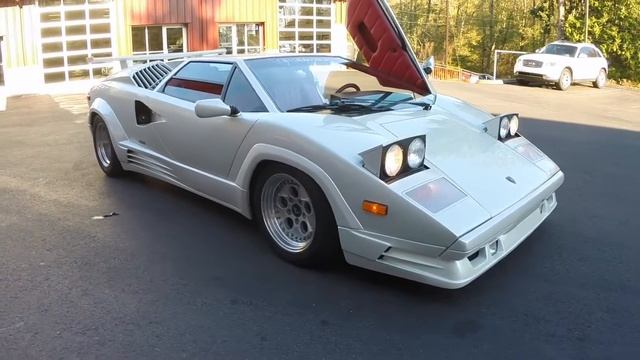 1989 Lamborghini Countach 25th Anniversary смотреть онлайн