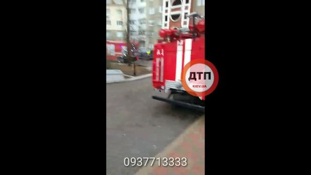 Утро начинается не с кофе. Сильный #пожар в Киеве на #Маяковского 66, горит жилой дом, на спасибо е смотреть онлайн