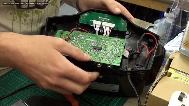 What's Inside an iPod Dock? - RustySkull Productions смотреть онлайн