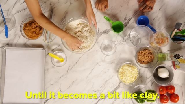 Can This Chef Follow A Pupusas Recipe In A Different Language? • Tasty смотреть онлайн