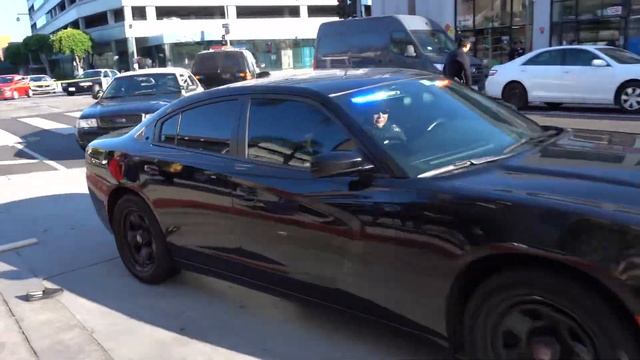 Los Angeles Police Unmarked Dodge Charger arriving on scene смотреть онлайн