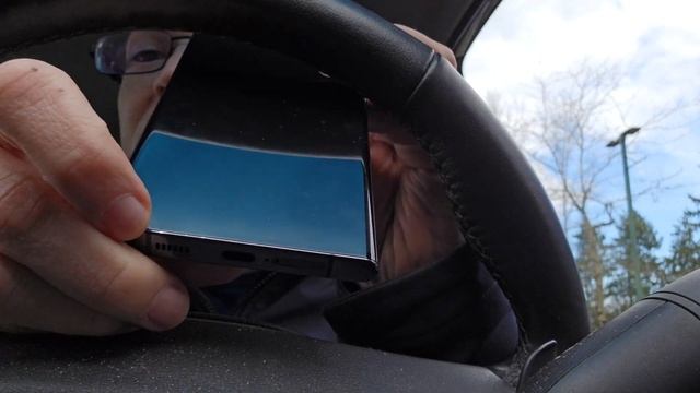 Cracked Screen!? Samsung Claims My Galaxy S22 Ultra Has It смотреть онлайн