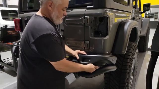 AEV Rear Bumper & RX Tire Carrier Installation: Premium Jeep JL Wrangler Protection смотреть онлайн