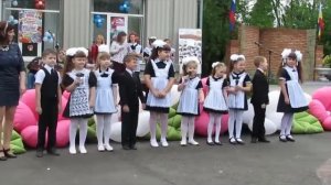 Поздравление выпускникам от малышей