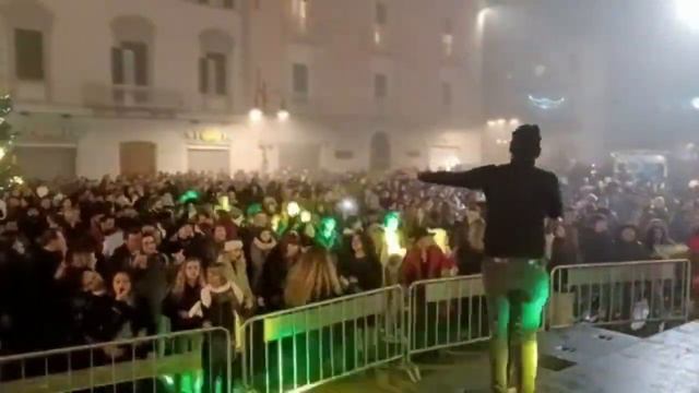 Capodanno 2023 in piazza a Termoli смотреть онлайн