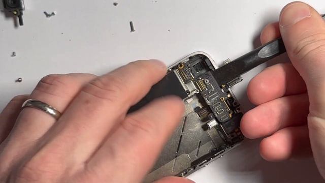 Damaged IPhone A1332 Disassembly Of Functional Parts