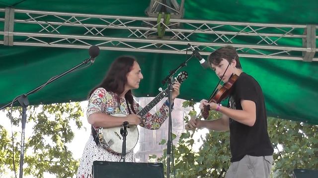 2012 Clifftop Youth Fiddle Contestant.MTS смотреть онлайн