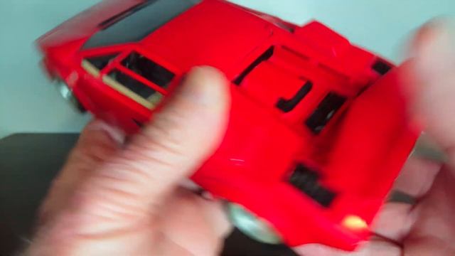 Burago Lamborghini Countach 1988 1/18. смотреть онлайн