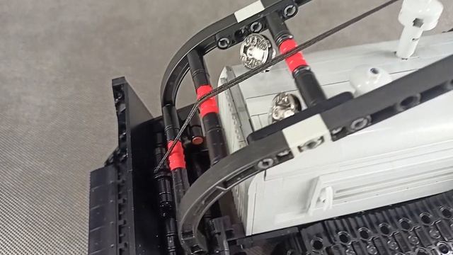 ŁM-50 - a 1:13 scale RC LEGO model of vintage (1960's) tracked front-end overhead loader. смотреть онлайн