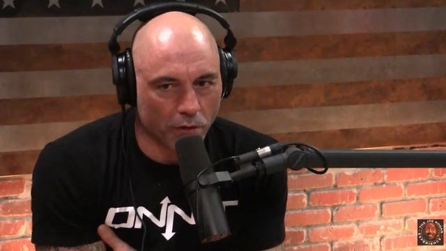 Joe Rogan on Alex Jones Being Deplatformed смотреть онлайн