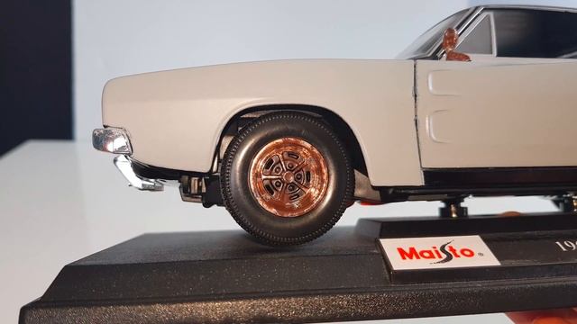 DODGE CHARGER MODIFIÉE MAISTO 1/18 PART 3 смотреть онлайн