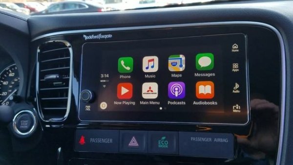 Apple Car Play on the Mitsubishi Outlander by Smith Haven Mitsubishi