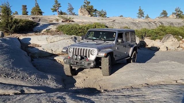 Spending a day on the Rubicon Trail in a stock Jeep JLU Rubicon смотреть онлайн