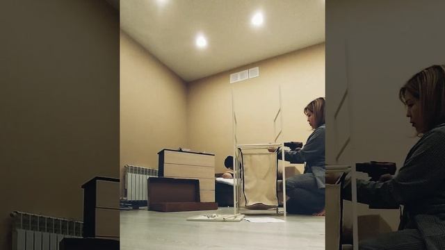 Сбор полочки в ванную с корзиной для белья