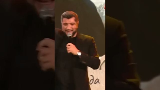 Shaman танцует под песню «Пошёл налево» #элвингрей смотреть онлайн