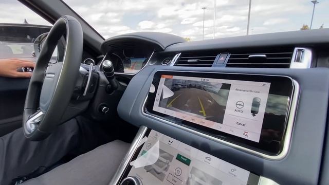 Land Rover Range Rover Park Assist and How it Works! смотреть онлайн