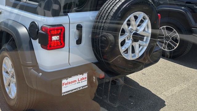 2023 Jeep Wrangler Sahara Vs Sport