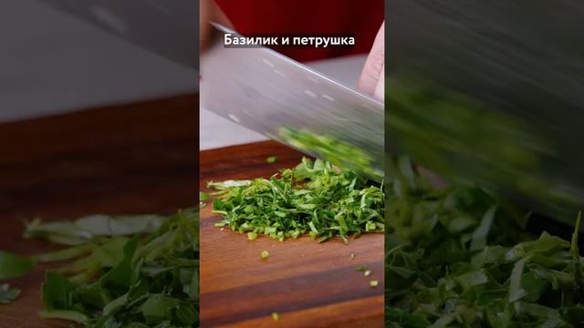 Стейк из цветной капусты c колбасками на гриле. смотреть онлайн