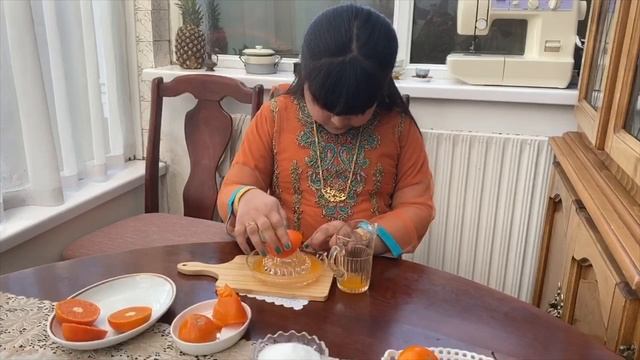 HOW TO MAKE FRESHLY HOMADE ORANGE JUICE смотреть онлайн
