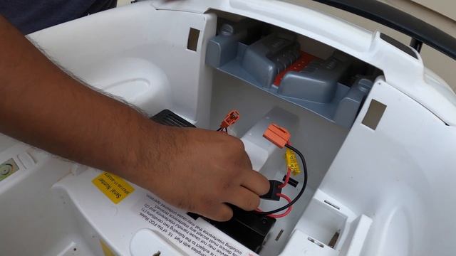 How to replace a battery on Kid Trax Battery Powered Ride on Cars 6V. смотреть онлайн