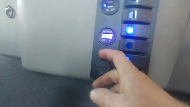 Dual Battery and Solar setup 2004 Jeep Grand Cherokee WJ смотреть онлайн