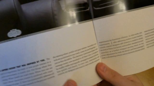 Lincoln Town Car Guy Explores 1993 Lincoln Town Car Brochure смотреть онлайн