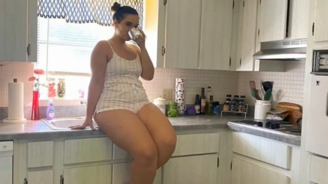 Beary .. beautiful young lady Plus size Model Bio and Wiki Height & Weight, Measurements смотреть онлайн