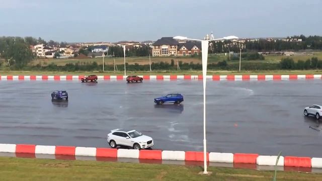 Jaguar F Pace presentation смотреть онлайн