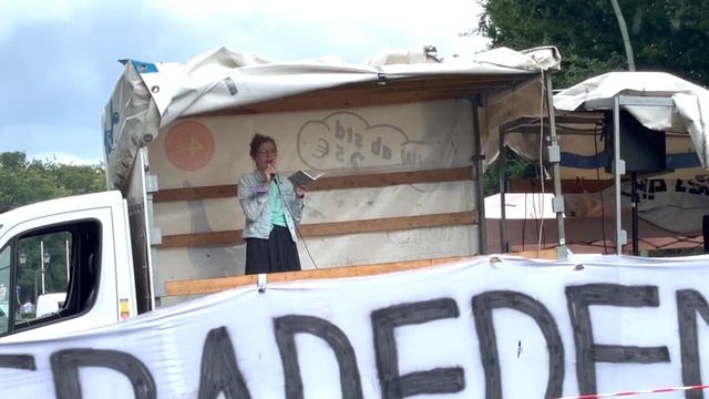 Gerade Denken Demo - Ronja und Antonio смотреть онлайн