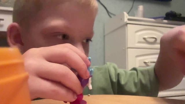 Распаковка Киндер Сюрпризов