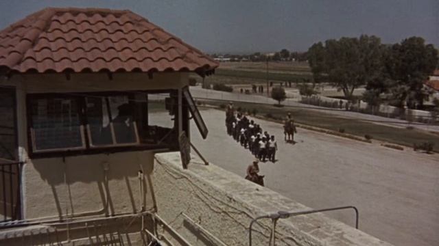 Riot (1969) - Opening Credits - Bill Medley "100 Years" смотреть онлайн