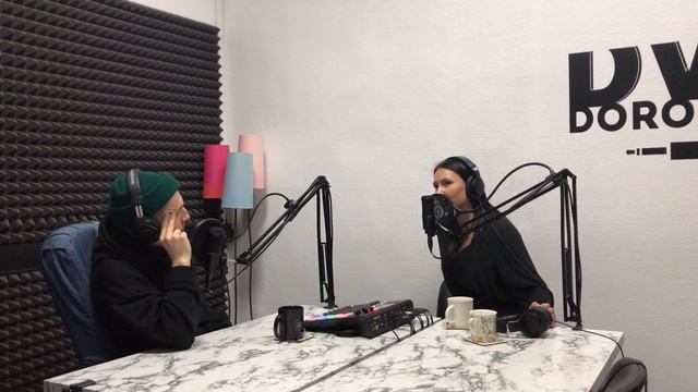 LIKI Podcast #7. Разговоры с не очень популярными людьми. Катя Рябова. Стюардесса Emirates. смотреть онлайн