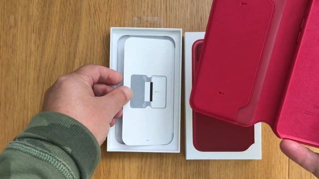 iPhone X Leather Folio Unboxing смотреть онлайн