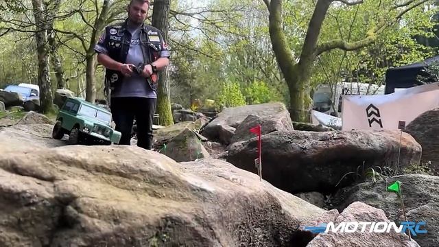 Carisma MSA-1E Land Rover D 1/24 Scale 4WD RTR Crawler | Motion RC смотреть онлайн