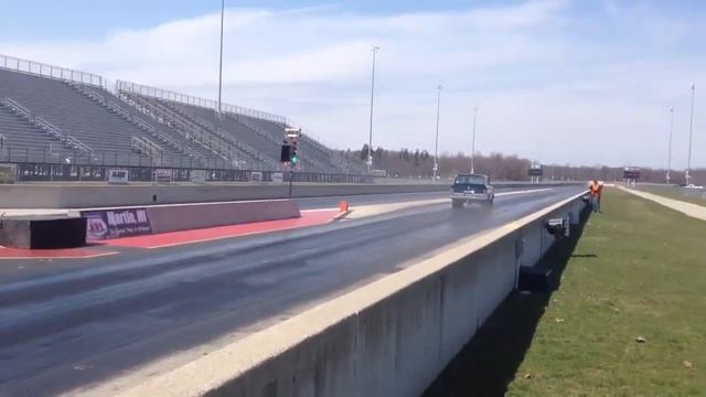 Jeep Wagoneer Wheelie смотреть онлайн