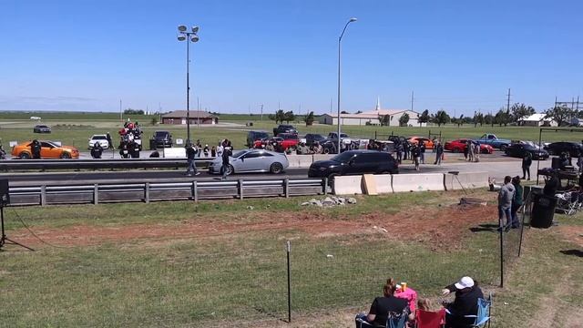 Jeep Trackhawk vs Cadillac CTS V drag racing смотреть онлайн