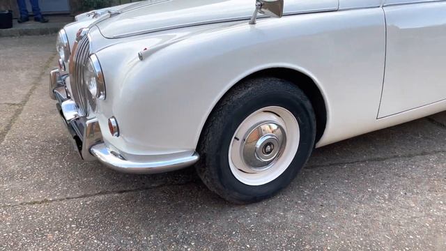 1968 Jaguar Mk 2 2.4-Litre Saloon - Manual смотреть онлайн