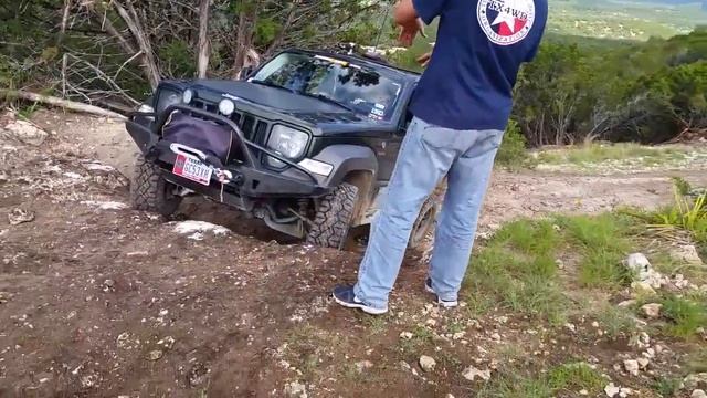 Jeep Liberty KK climbing a ledge on Tower смотреть онлайн