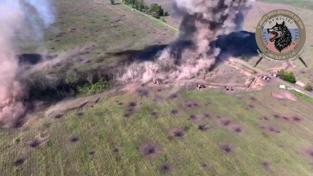 ⚡️СВО 18+ Эффектнейший прилет трех ФАБ-250 по позициям ВСУ в районе Липцов Харьковской области смотреть онлайн
