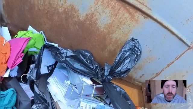 Dumpster Diving for GUCCI смотреть онлайн