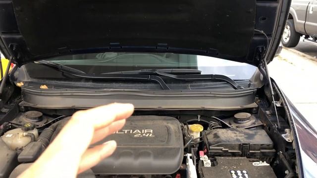 Jeep Cherokee – Engine coolant reservoir location смотреть онлайн