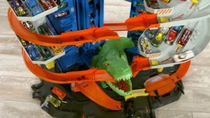 Hot Wheels City Ultimate Garage Playset - Smyths Toys