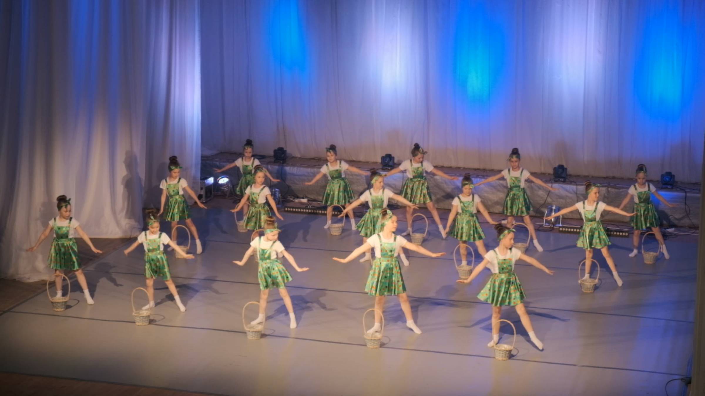 Детский концерт в ДК / РЕПОРТАЖ за кулисами смотреть онлайн